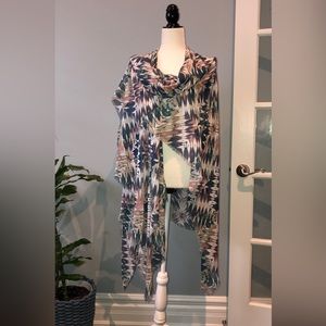 Multi-coloured light weight wrap